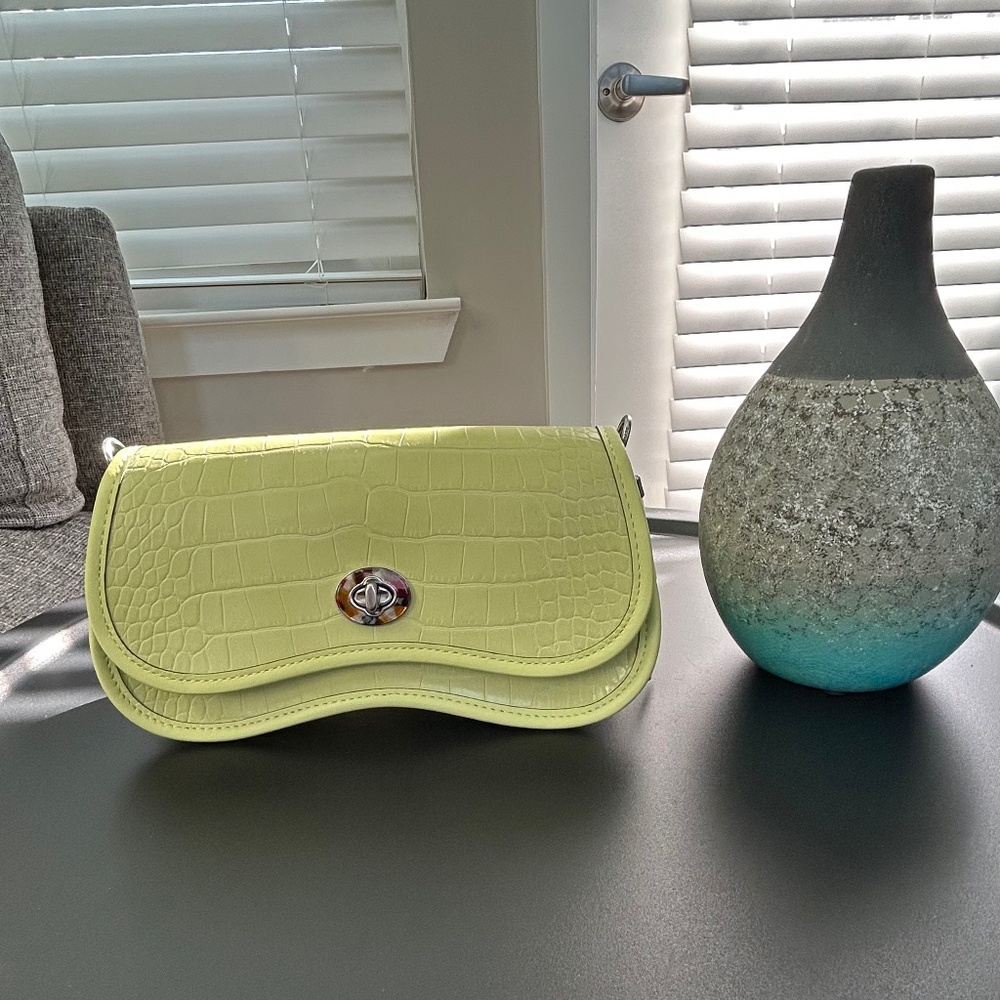 NEW COACH Wavy Dinky Bag (Lime)